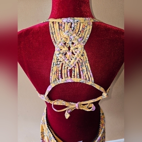 Time & Tru Gold Flowery 2pc Swim Suit  size L 12-14   "V" - Picture 7 of 7